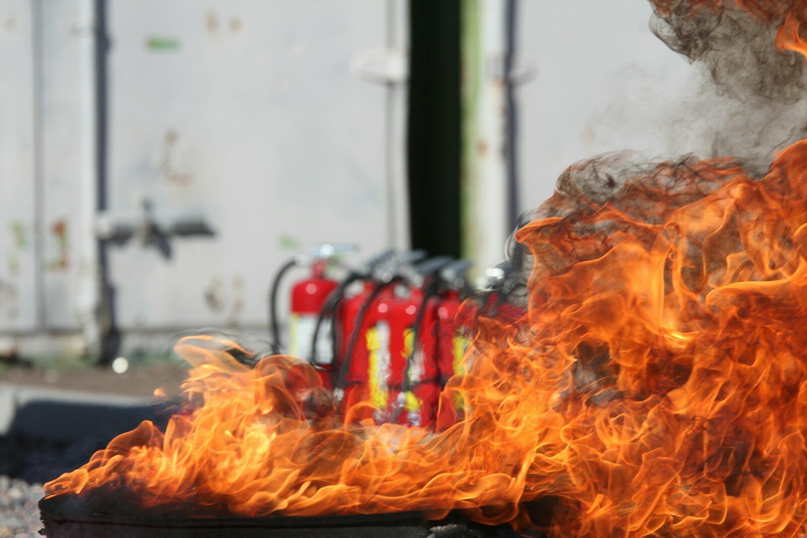 Vérification annuelle d'un extincteur en entreprise
